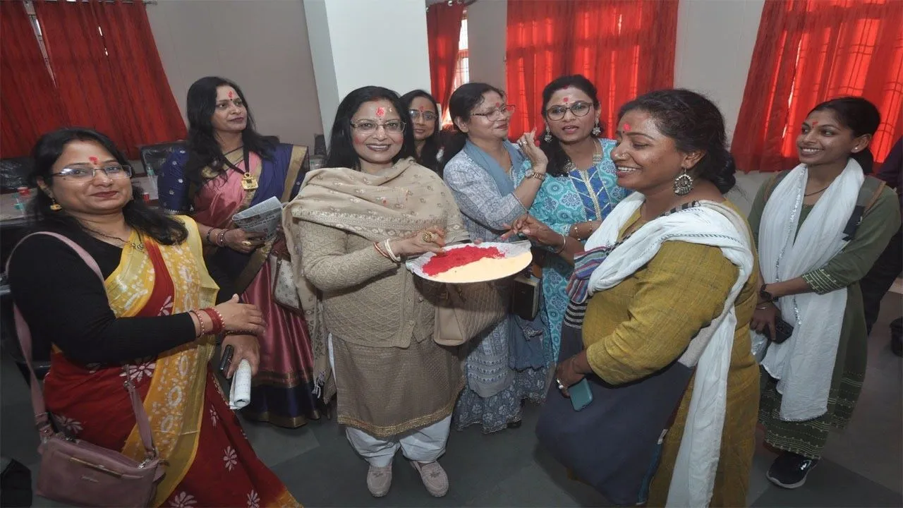 महिला दिवस तीन