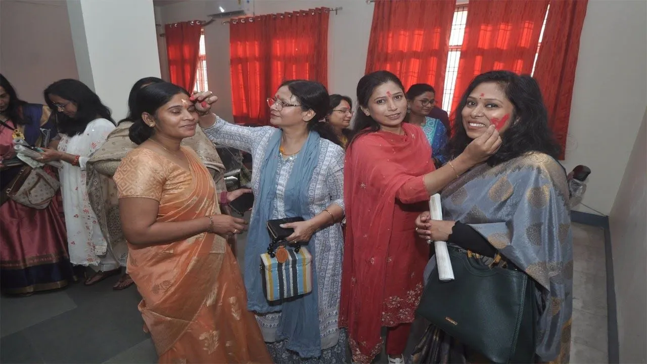 महिला दिवस पांच