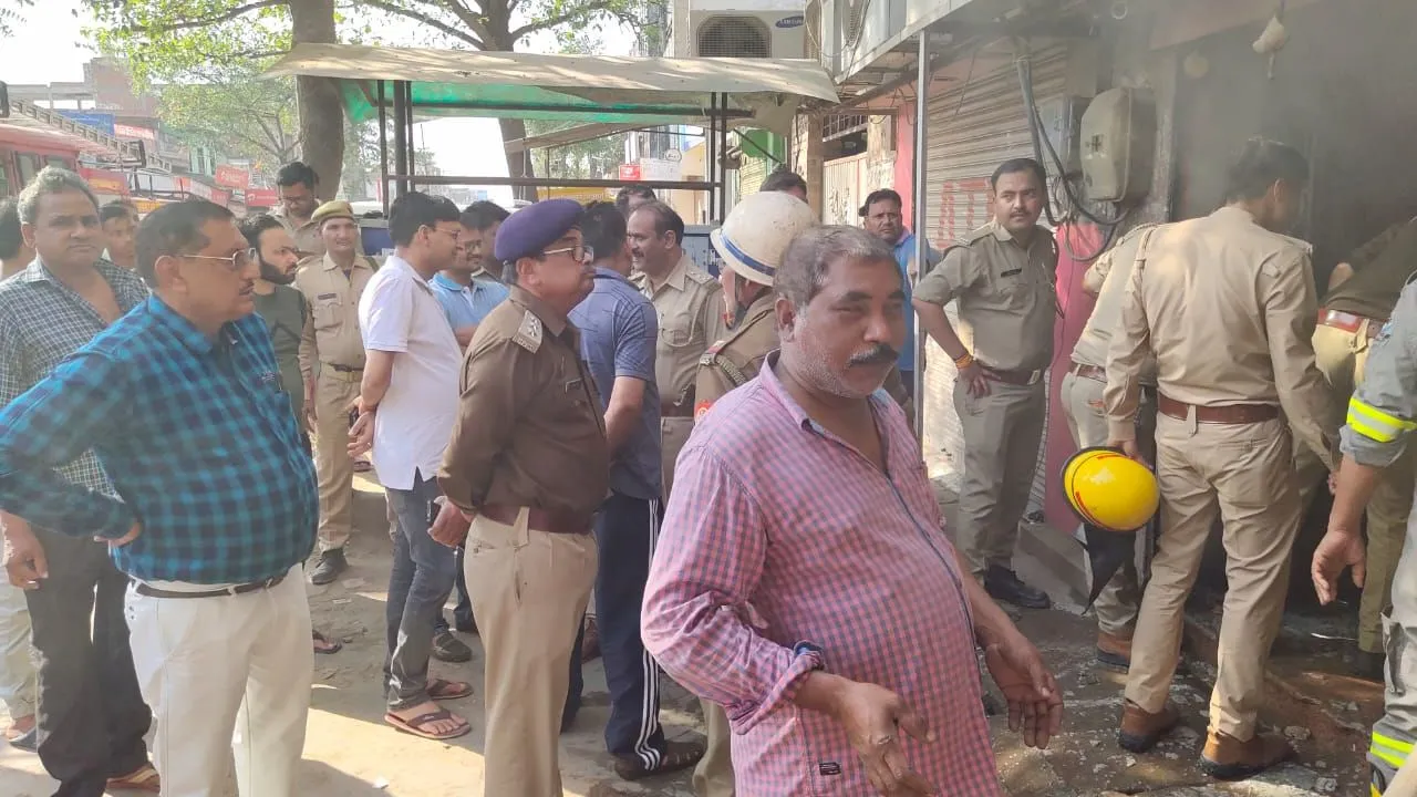 Kannauj: यूनियन बैंक में शार्ट सर्किट से लगी भीषण आग; इलाके में फैली सनसनी, दमकलकर्मियों ने पाया आग पर काबू