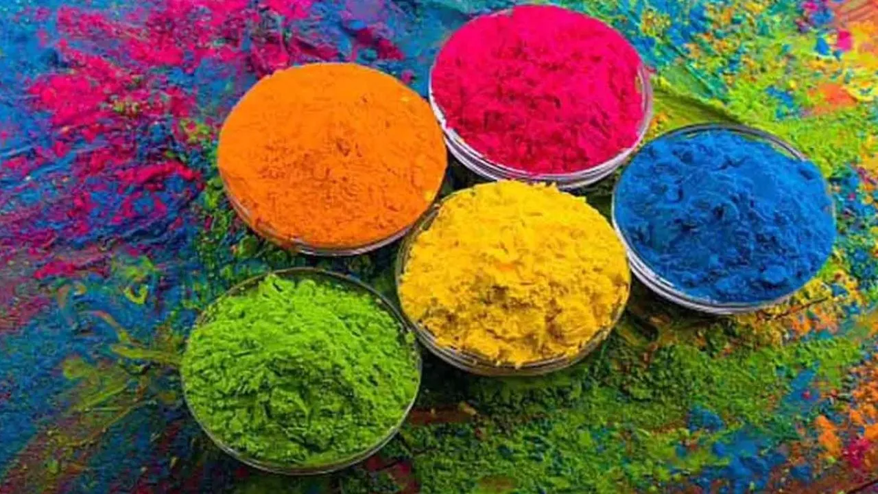 Holi 2024: सिंथेटिक रंग कहीं खराब न कर दें आपकी त्वचा...बार-बार साबुन का न करें प्रयोग