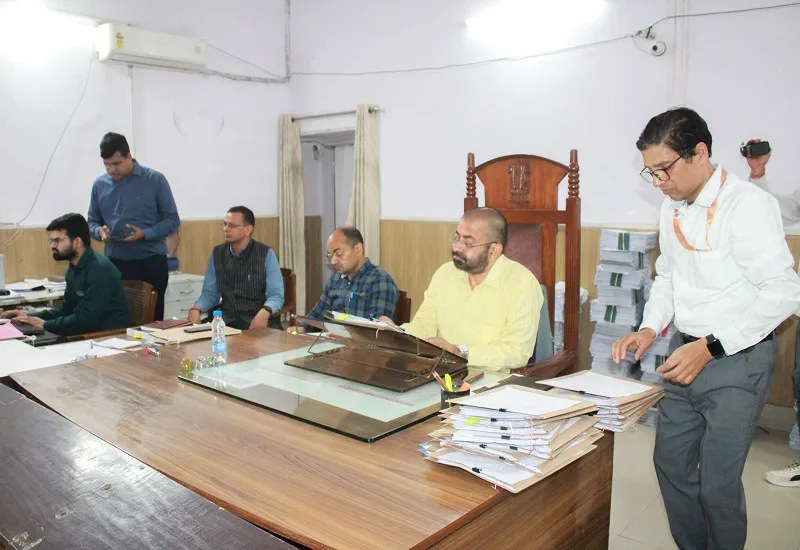 मुरादाबाद : जांच में सही पाए गए 13 प्रत्याशियों के पर्चे, डॉ. एसटी हसन का नामांकन निरस्त
