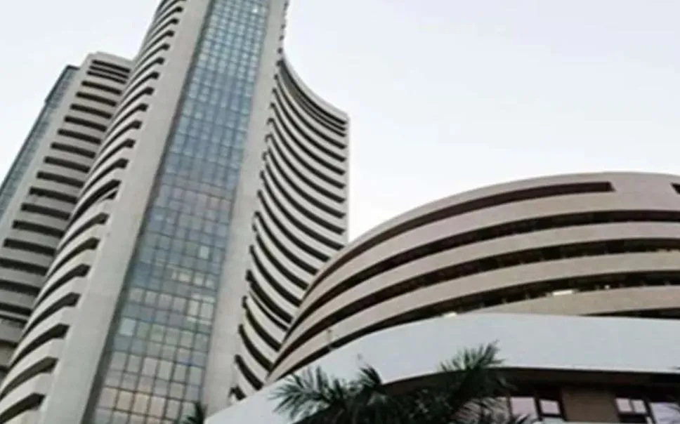 शुरुआती कारोबार में बाजार गिरावट से उबरा, सेंसेक्स 237 अंक चढ़ा 