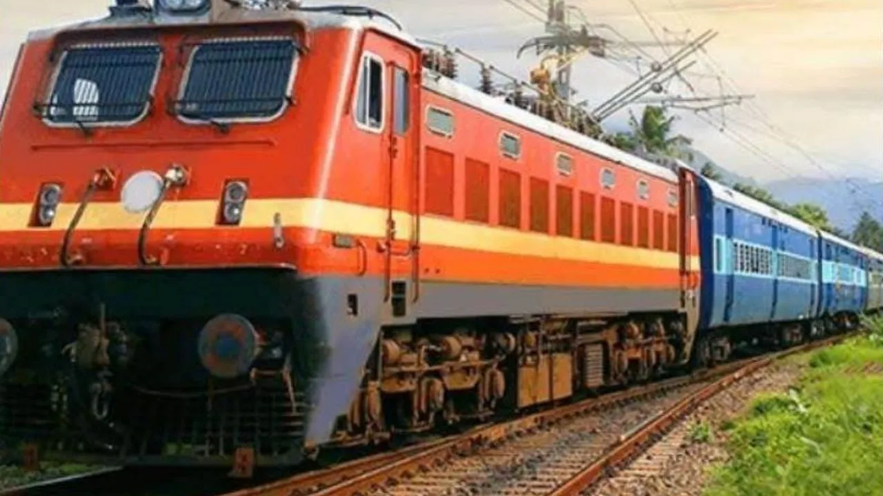 Kannauj: रेल यात्रियों के लिए खुशखबरी; सस्ता हुआ ट्रेन का सफर...यात्री इतने रुपये में कर सकेंगे सफर...पढ़ें पूरी खबर