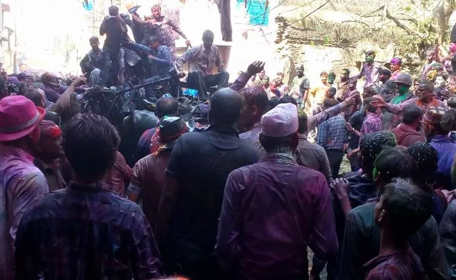 शाहजहांपुर: होली पर निकाला जाता है लाट साहब का जुलूस, कोतवाल देता है सलामी और इनाम 