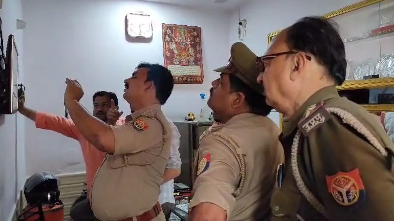 Kanpur: थाने से 50 मीटर की दूरी पर सराफा कारोबारी से हुई टप्पेबाजी; इस तरह टप्पेबाजों ने दिया चकमा...पांच लाख का माल लेकर फरार
