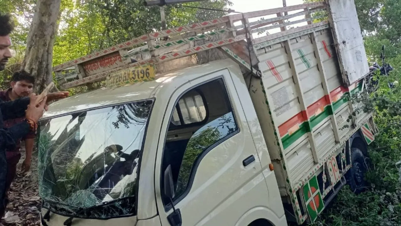 Kanpur Accident: सड़क हादसे में एक ही परिवार के तीन लोगों की मौत; रिश्तेदार के घर जाते समय हुआ हादसा