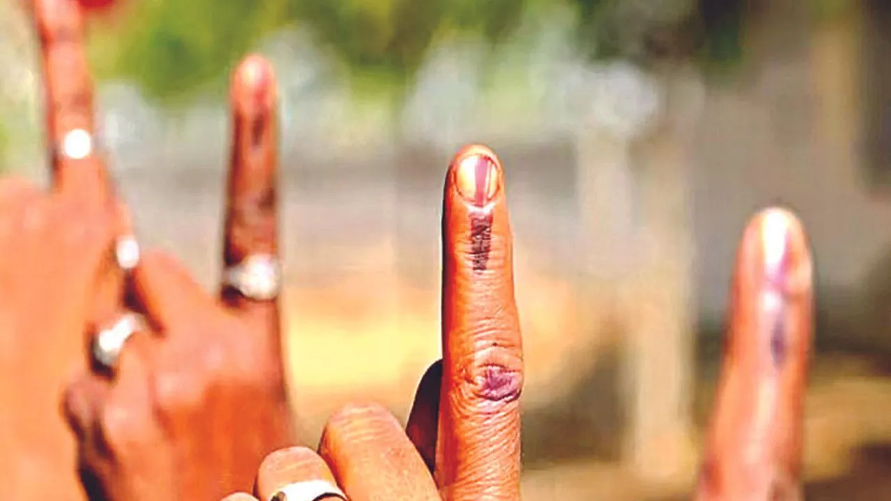 Kanpur: लोकसभा चुनाव में मतदाताओं को मतदान के लिए जागरूक करेगा निर्वाचन आयोग; निकालेगा जागरूकता एक्सप्रेस वैन