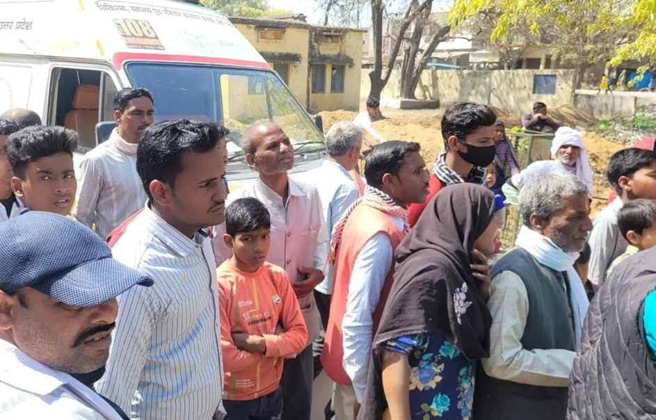 Budaun: दो बाइकों की भिड़ंत में हाईस्कूल के छात्र की मौत, दो घायल