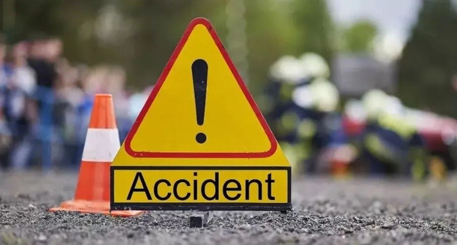 फिरोजाबाद: अज्ञात वाहन ने बाइक सवार दो युवकों को रौंदा, एक की मौत... एक घायल 