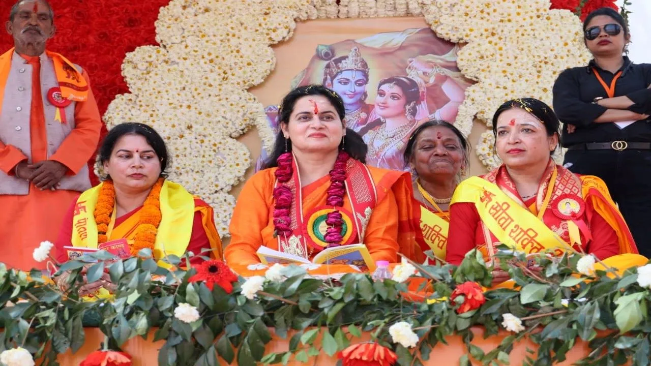 लखनऊ: सनातन ध्वज वाहिका का संकल्प...राधारानी के धाम में करायेंगी भंडारा