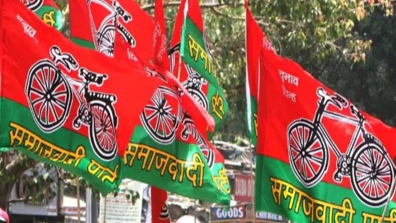Kanpur: कांग्रेस को दूसरी सीट देकर सपा अमिताभ को उतारेगी! अजय कपूर के भाजपा में जाने से बदले लोकसभा सीट के समीकरण