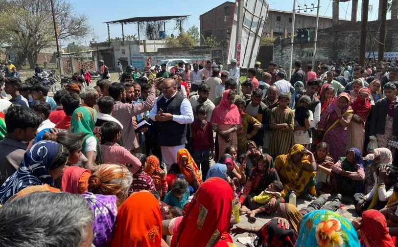 शाहजहांपुर: कोयला भरे ट्रक से कुचलकर शख्स की मौत, परिजनों ने स्टेट हाईवे किया जाम