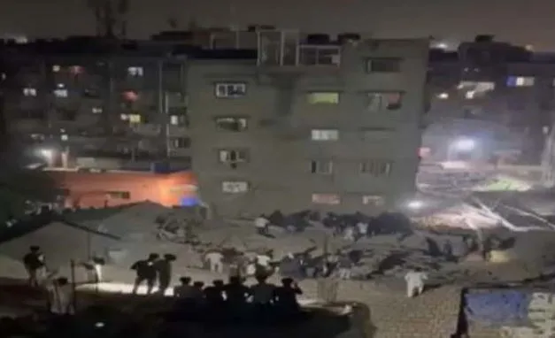 कोलकाता में निर्माणाधीन इमारत गिरी, दो लोगों की मौत, सात अन्य घायल...राहत और बचाव अभियान जारी