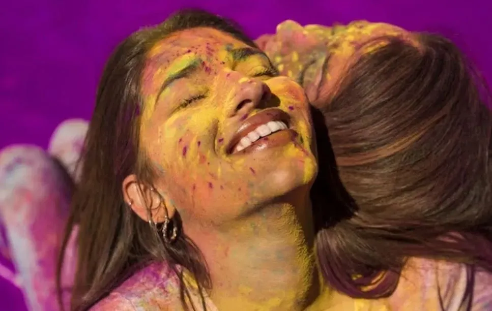 Bareilly: होली के रंगों से स्किन पर हो गया है रिएक्शन तो इसे न करें नजरअंदाज, जानें एक्सपर्ट की सलाह