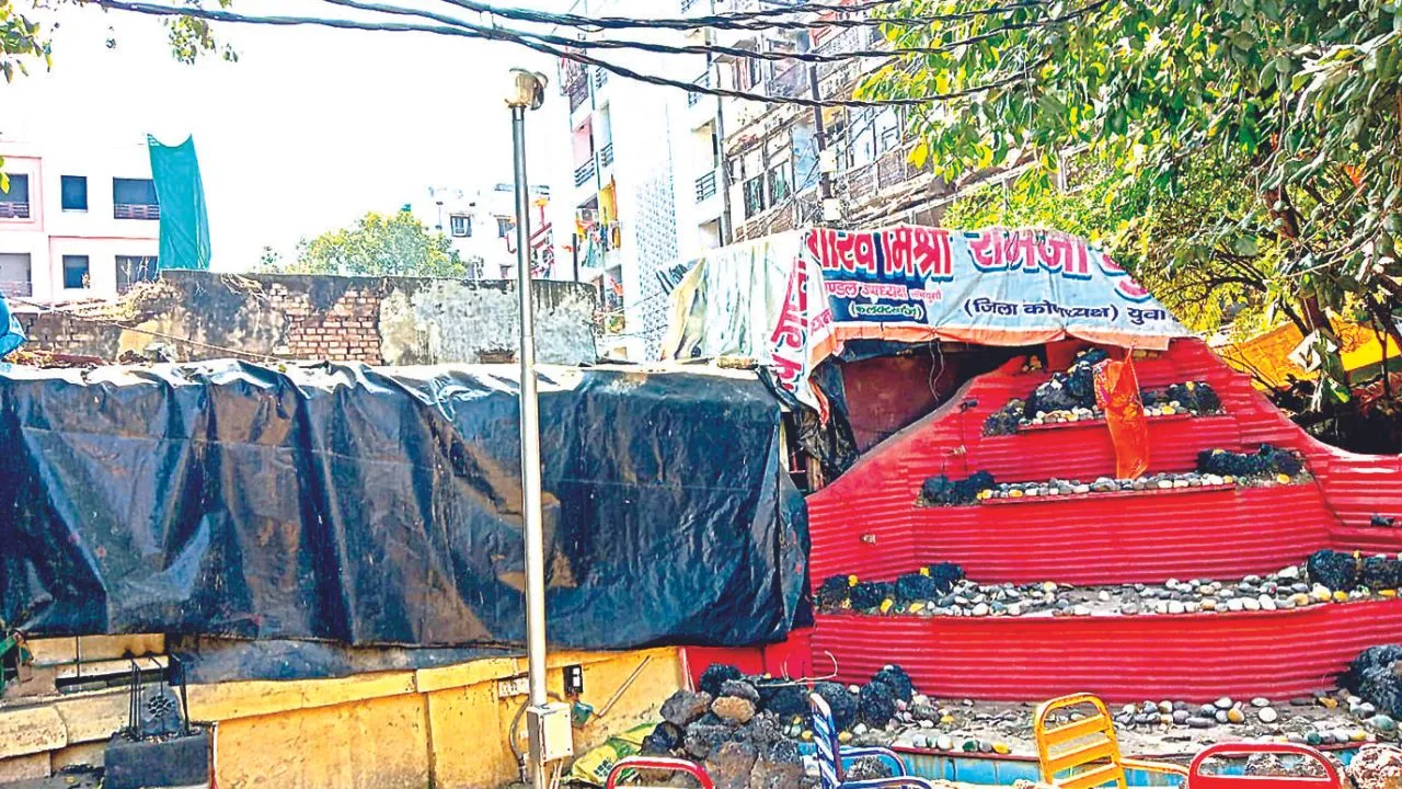 Kanpur: ऐतिहासिक होली मेला पार्क के चारों तरफ हुए कब्जे; इतने दिन बंद रहेंगे बाजार, इन मार्गों से निकलेगा रंग का ठेला...जानें