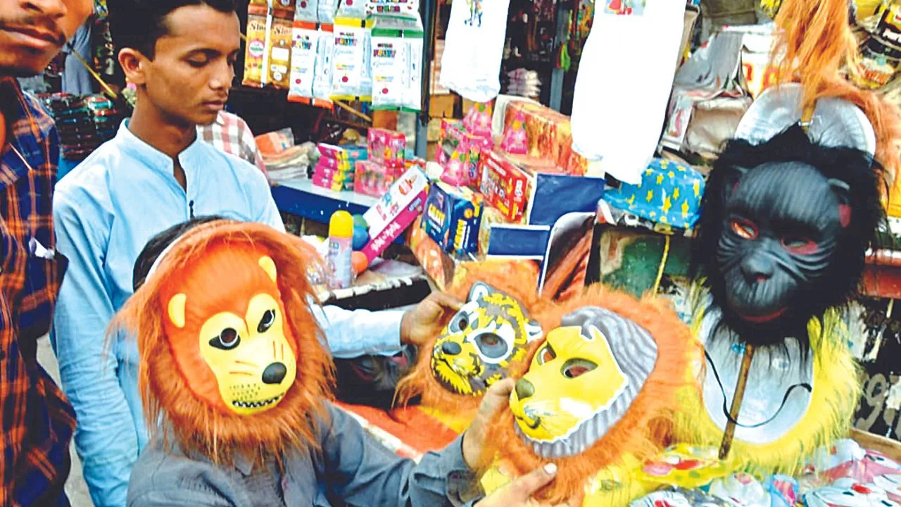 Holi 2024: बाजार में छाया गुलाल अनार, मेहताब की भी मांग...गुलाल का गुबार उड़ाने वाले सिलेंडर की धूम