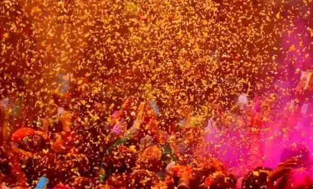 Mathura: वृंदावन में फूलों वाली होली की धूम, खपत बढ़ने से रोजाना हो रहा करोड़ों का कारोबार 
