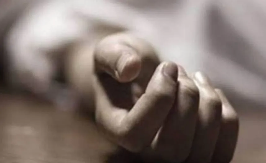 दिल्ली: घर में मृत पाए गए भाई-बहन और मां घायल, पिता की लाश रेल पटरी पर मिली 