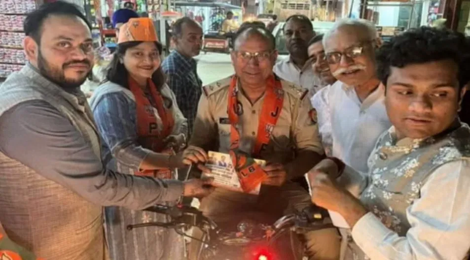 मेरठ: भाजपा प्रत्याशी के लिए दरोगा को वोट मांगना पड़ा महंगा, निलंबित