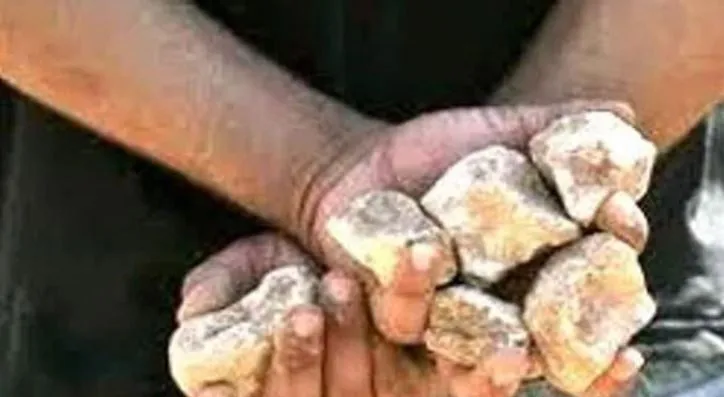 शाहजहांपुर: अल्हादादपुर में जमीन के विवाद में हुआ पथराव, पुलिस कर्मी भी हुए चोटिल