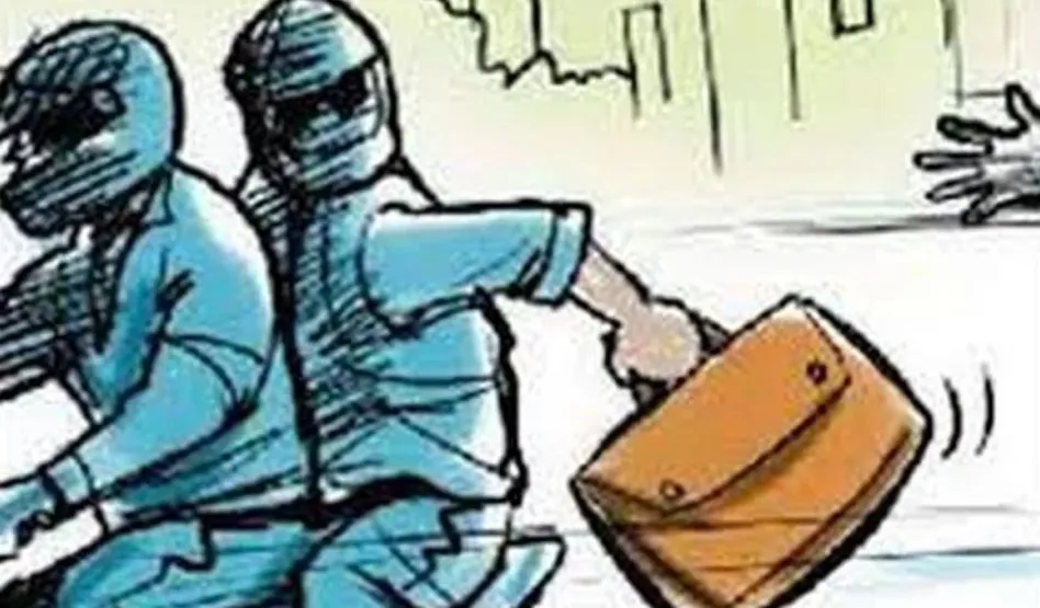 कासगंज: दस्तावेज और तीन लाख रुपए से भरा बैग लुटेर लेकर भागे, एक गिरफ्तार...दो फरार