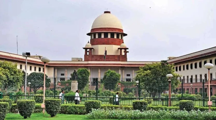 SC ने यूपी मदरसा एक्ट रद्द करने के इलाहाबाद हाईकोर्ट के फैसले पर लगाई रोक, 30 जून तक जवाब देने को कहा