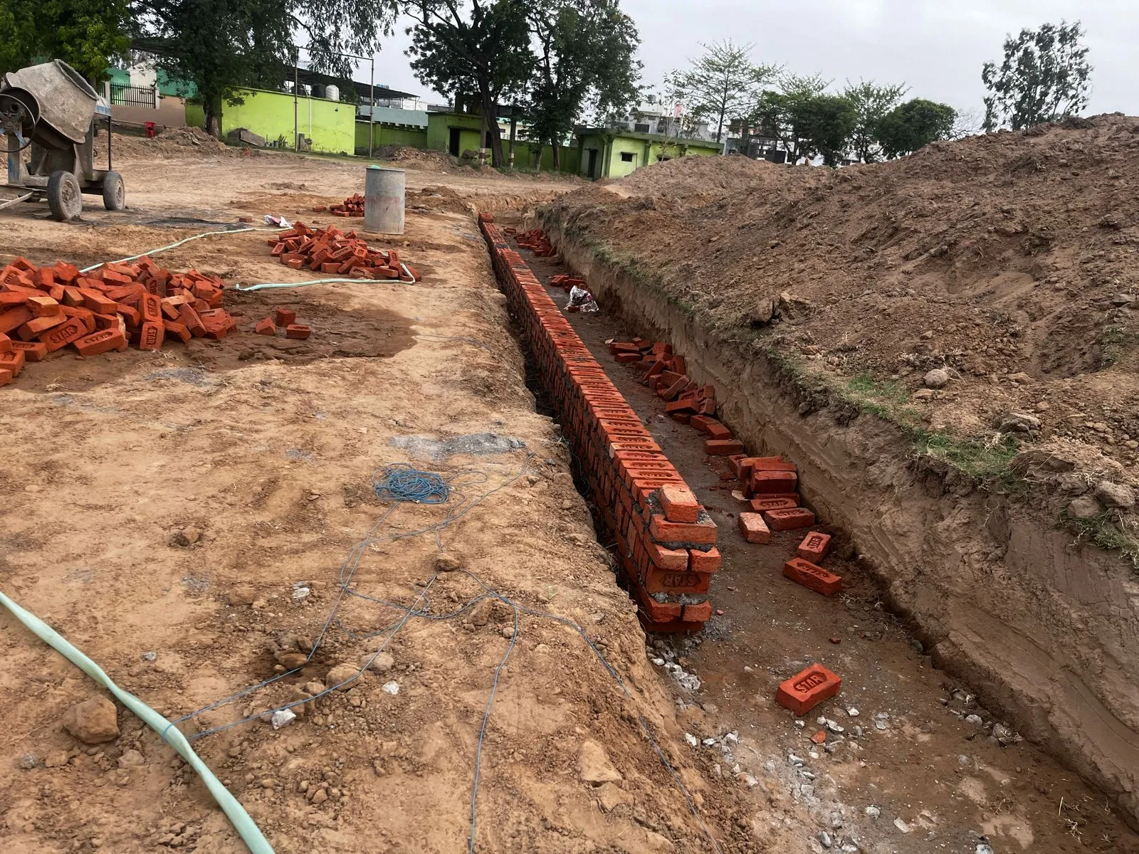 बरेली: एस्टोनिया की सिंथेटिक रबड़ पर दौड़ लगाएंगे खिलाड़ी, स्पोर्ट्स स्टेडियम में चल रहा है ट्रैक का निर्माण