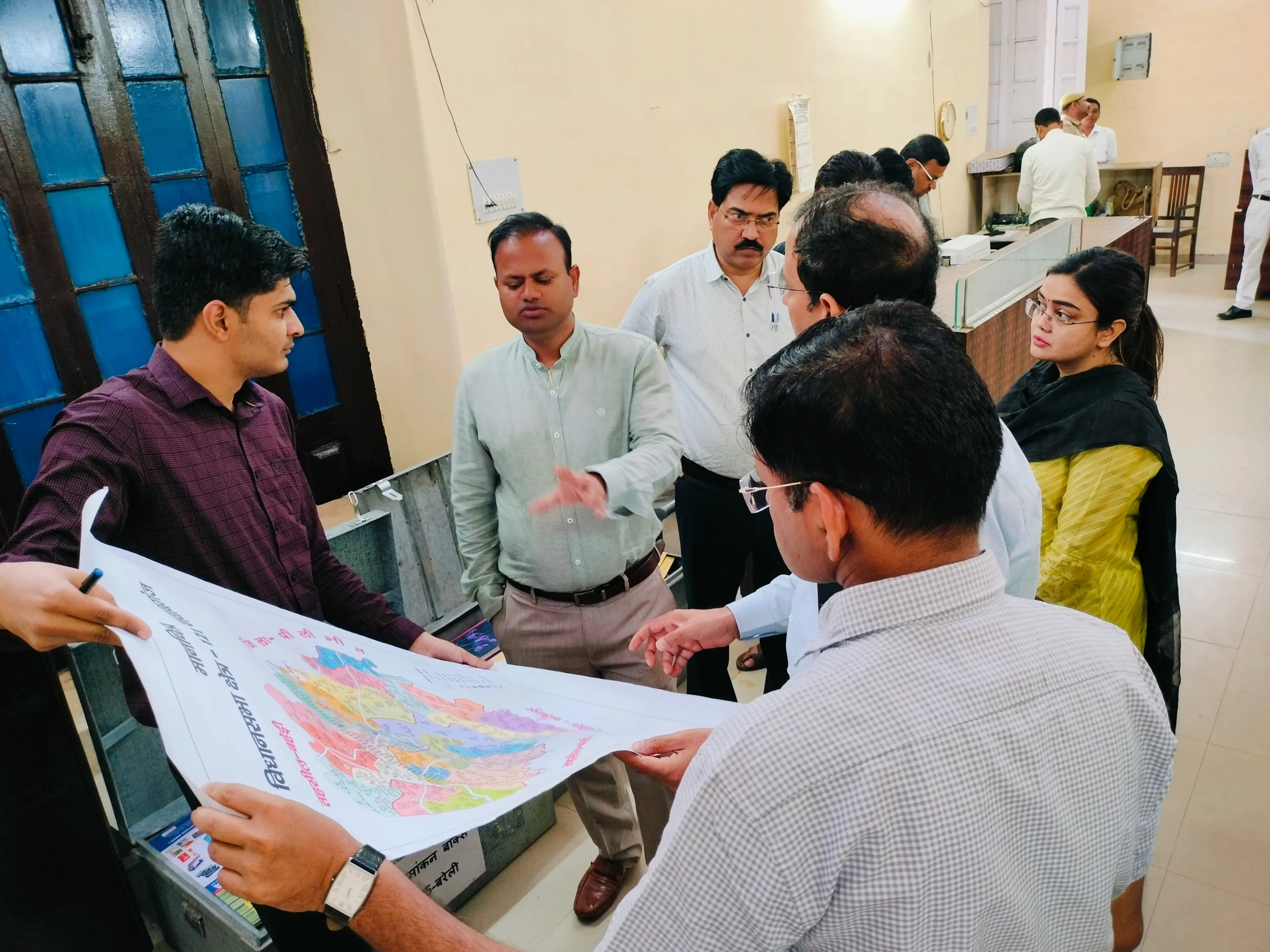 बरेली: नामांकन कक्षों में सही जगह पर लगाएं सीसीटीवी कैमरे, 12 अप्रैल से नामांकन होगा शुरू 