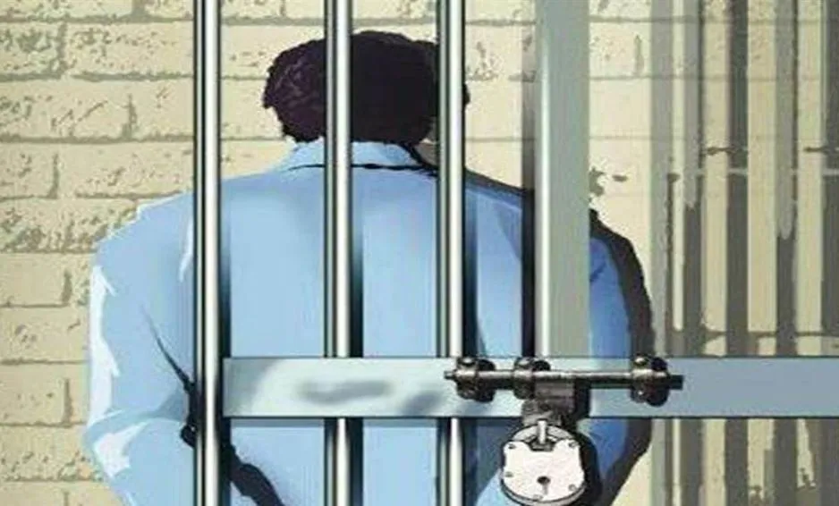 मेरठ: बंदी रोहित की हत्या मामले में एक्शन, जेलर राकेश वर्मा को किया सस्पेंड