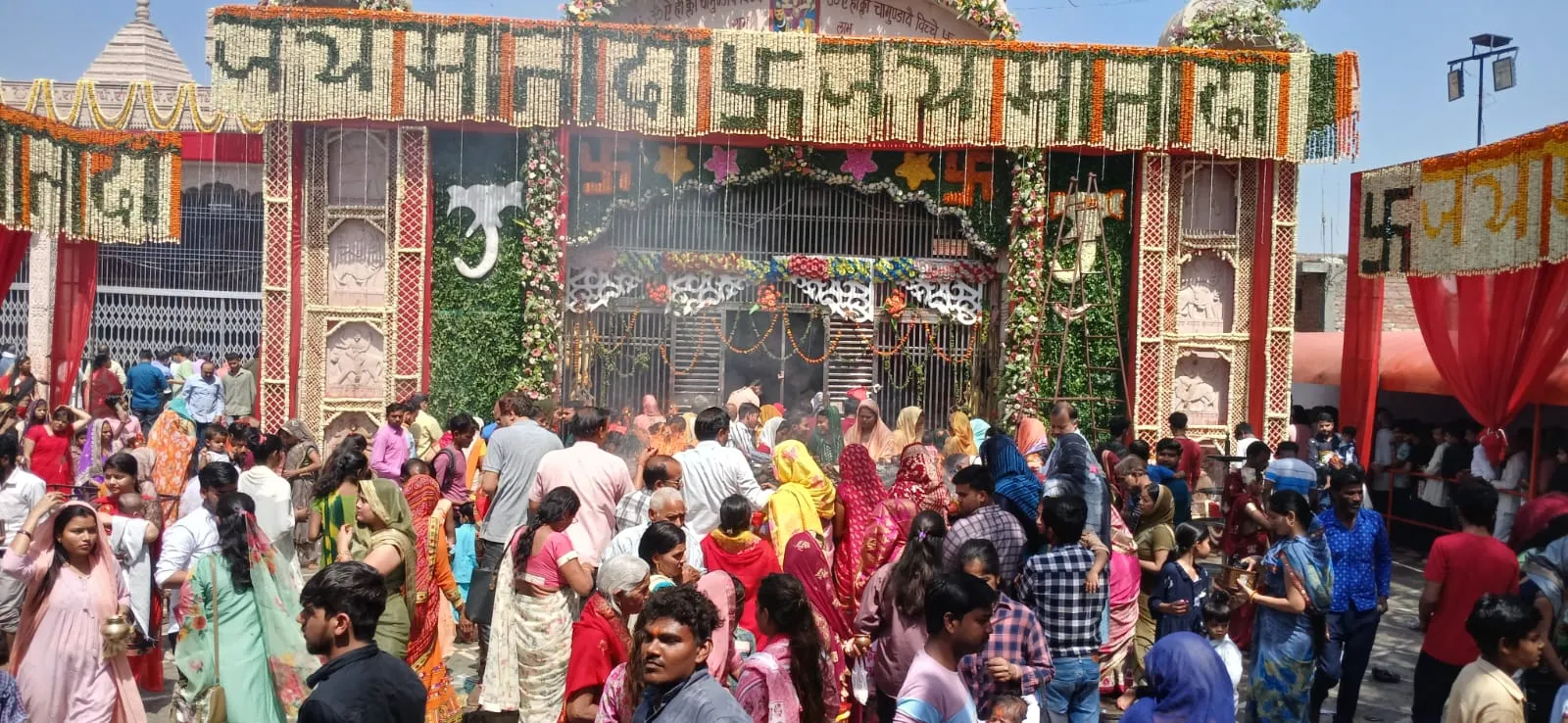 चैत्र नवरात्रि 2024 : महागौरी की पूजा के लिए उमड़ा श्रद्धालुओं का सैलाब, सुरक्षा के रहे कड़े इंतजाम