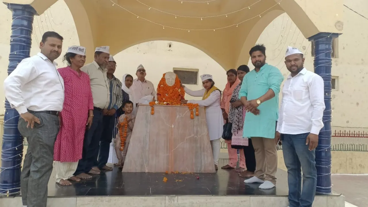 अयोध्या: आम आदमी पार्टी ने संविधान बचाओ दिवस के रूप में मनाई बाबा साहब की जयंती