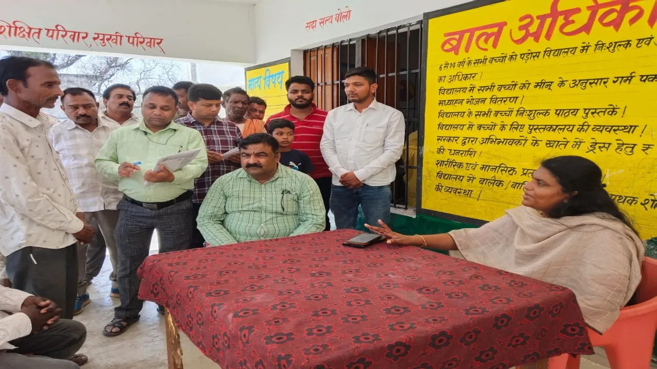 Amrit vichar impact: मछरहिया पहुंच सीडीओ ने लगाई चौपाल, मतदान की दिलायी शपथ 