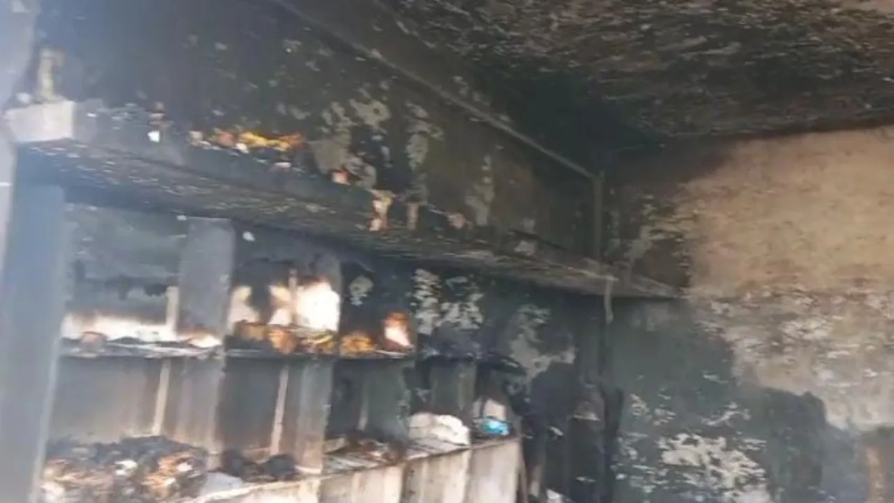 संदिग्ध परिस्थियों में परचून की दुकान में लगी आग-तीन लोग झुलसे, लाखों की क्षति 