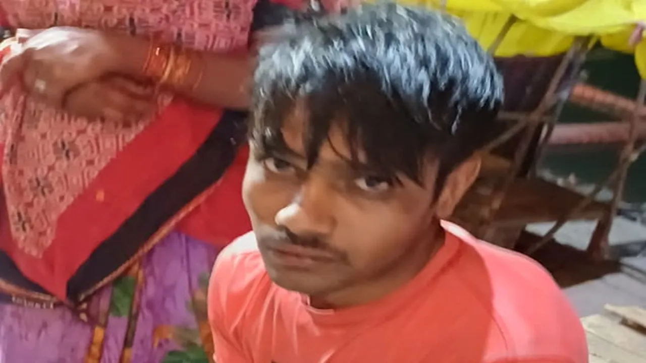 अयोध्या: पुराने पुल से सरयू में गिरा युवक, जल पुलिस ने बचाया