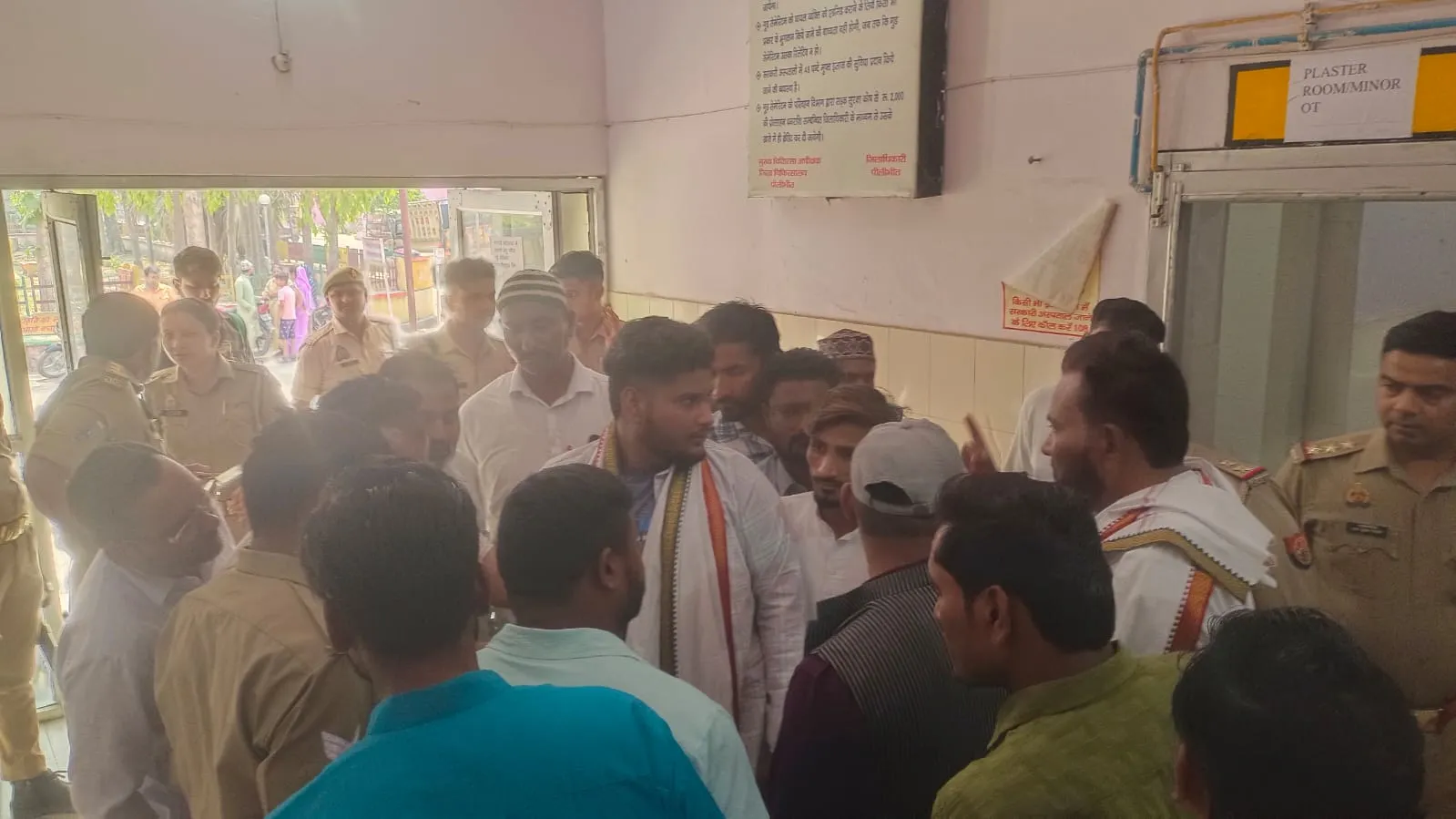 पीलीभीत: डंपर ने दो बाइकों को मारी टक्कर, दंपति समेत पांच की मौत...भीड़ ने लगाया जाम