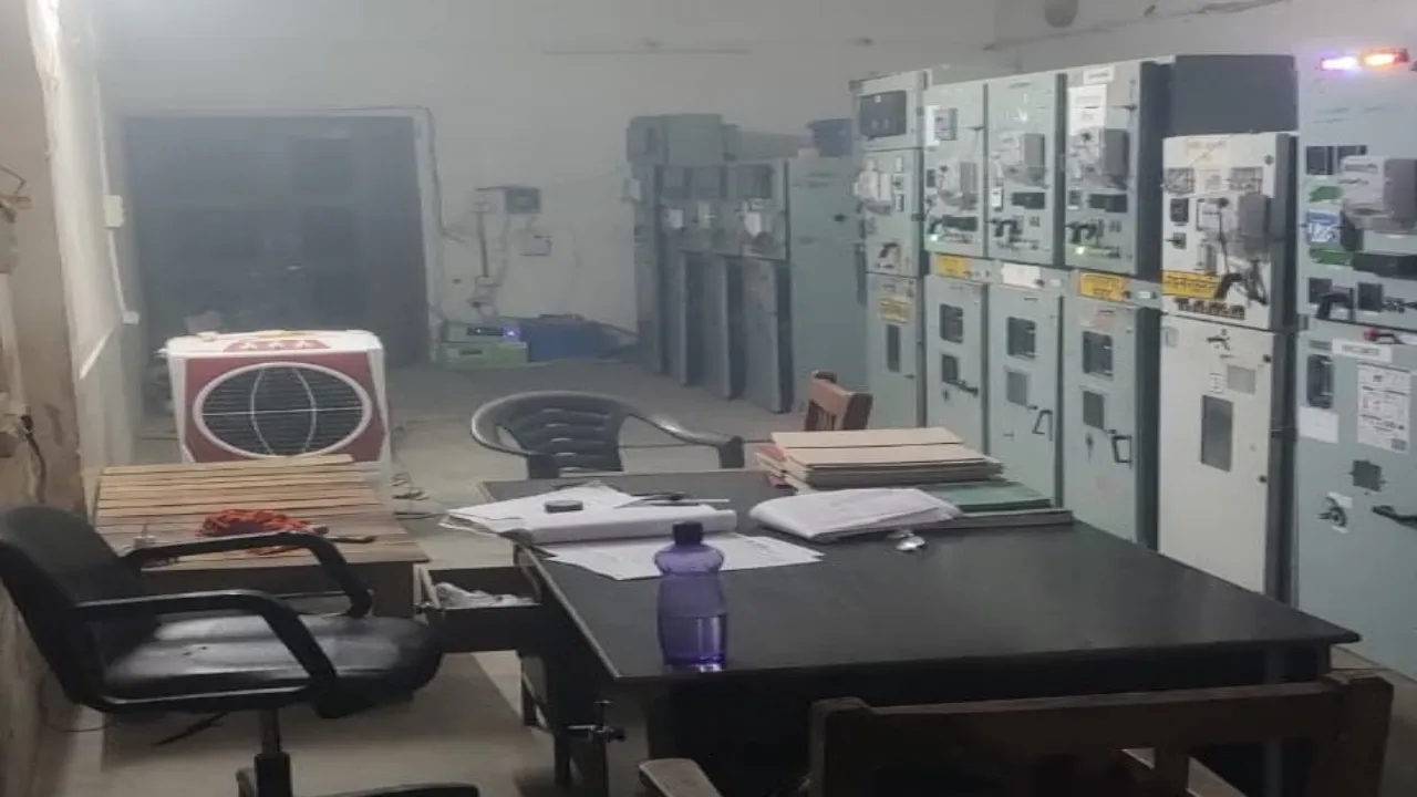 बिजली संकट: मेन केबल जलने से दूसरे दिन भी विद्युत आपूर्ति बाधित, लोगों की बढ़ी मुसीबत