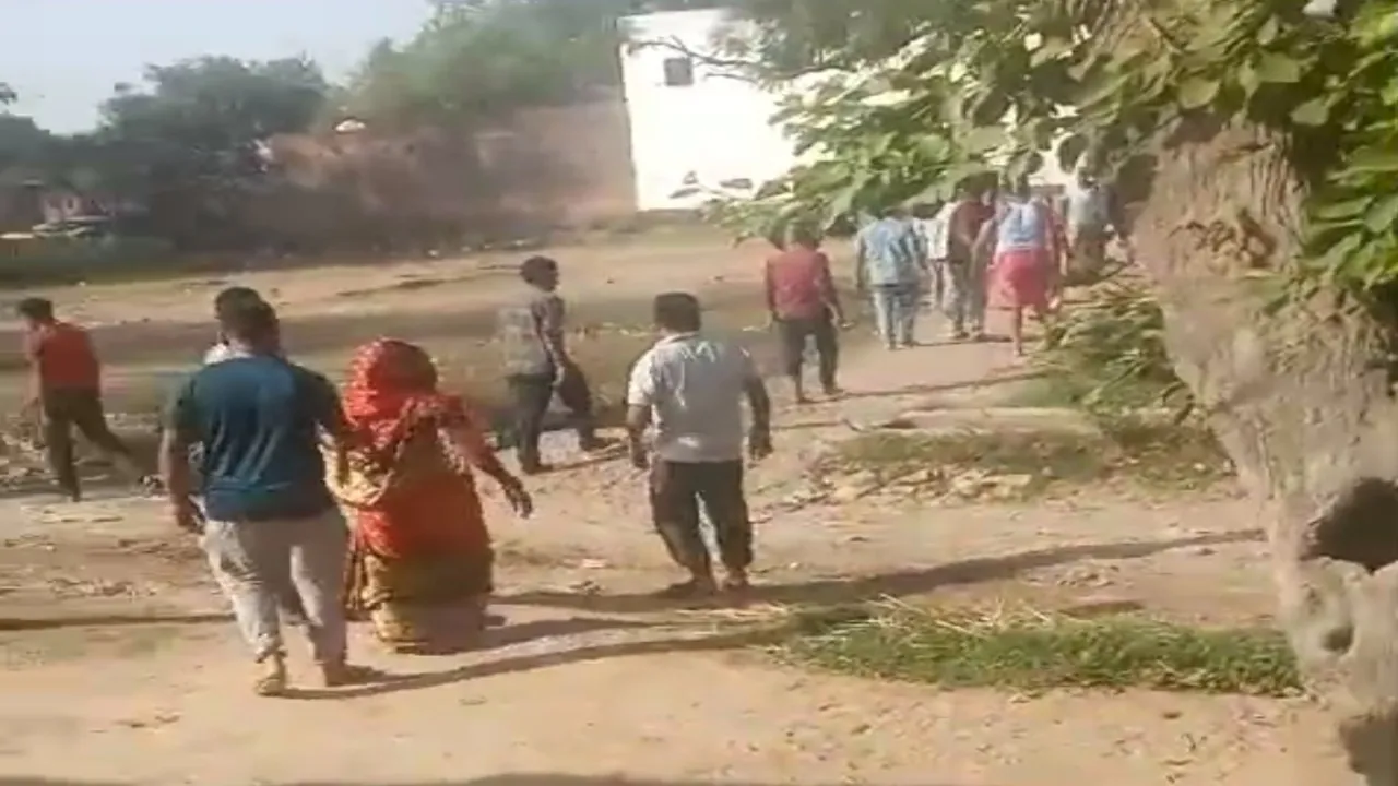 हरदोई: भाइयों में हुआ विवाद, बीच बाजार में भाई और भतीजों ने दौड़ा-दौड़ा कर पीटा 