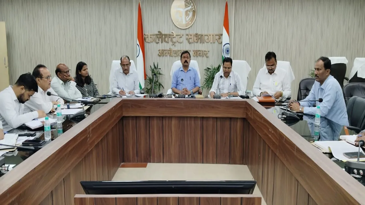 अंबेडकरनगर: मतदाताओं को लुभाने वालों पर हो सख्त कार्रवाई, डीएम ने अधिकारियों को दिए निर्देश 