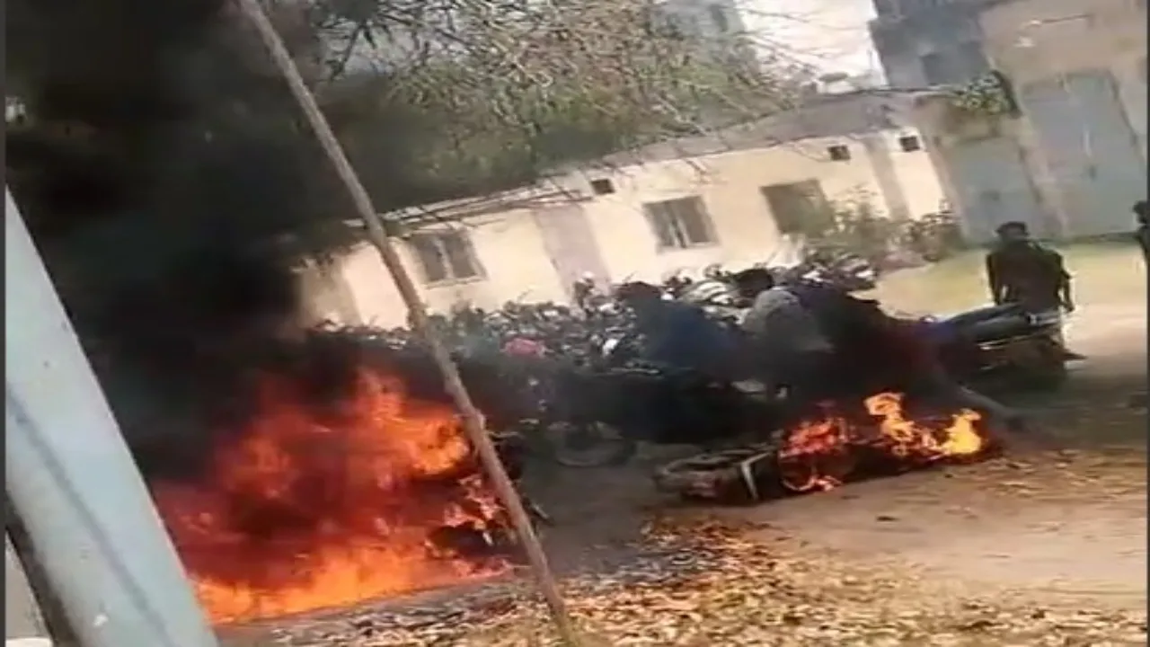 लखनऊ के अलीगंज ITI में लगी आग, कई गाड़ियां जलकर राख-Video   