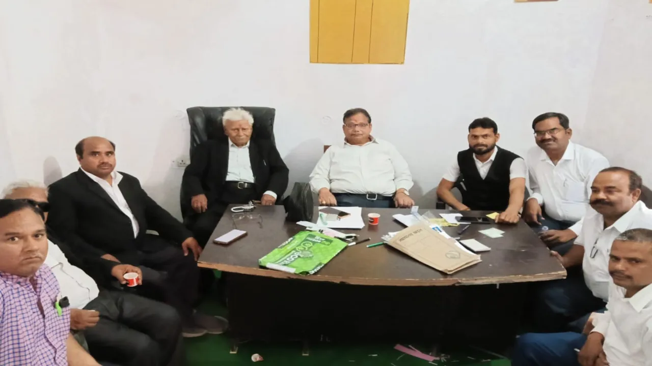 बाराबंकी जिला बार Election: 35 बूथ पर पड़ रहे वोट, 79 प्रत्याशियों के भाग्य का होगा फैसला