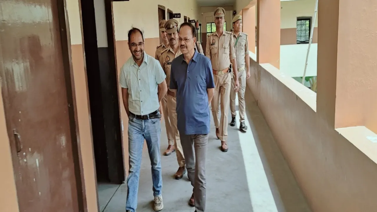 श्रावस्ती SP ने मतदान केन्द्रों का किया निरीक्षण, दिए निर्देश