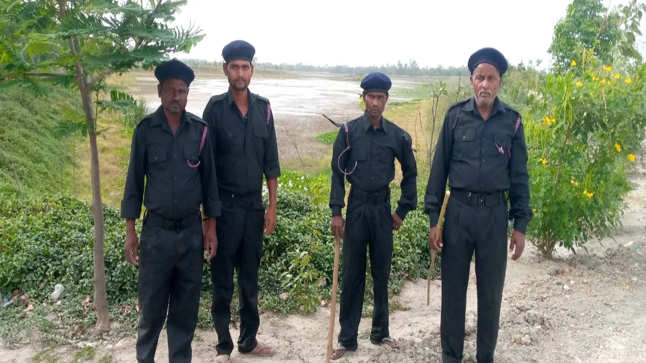 अयोध्या: शिकारियों पर लगाम के लिए समदा में तैनात हुए सुरक्षा गार्ड 