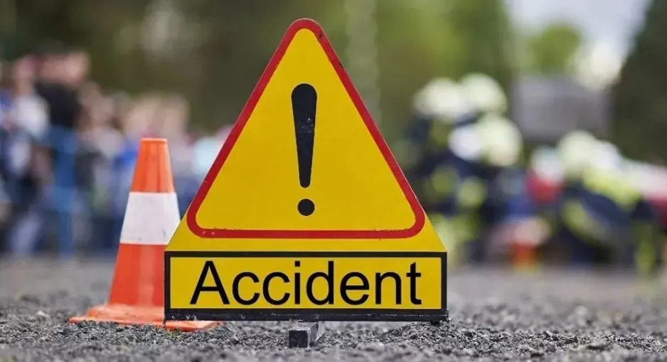 पीलीभीत: कैशवैन की टक्कर से बाइक सवार प्रवक्ता की मौत, दोस्त गंभीर