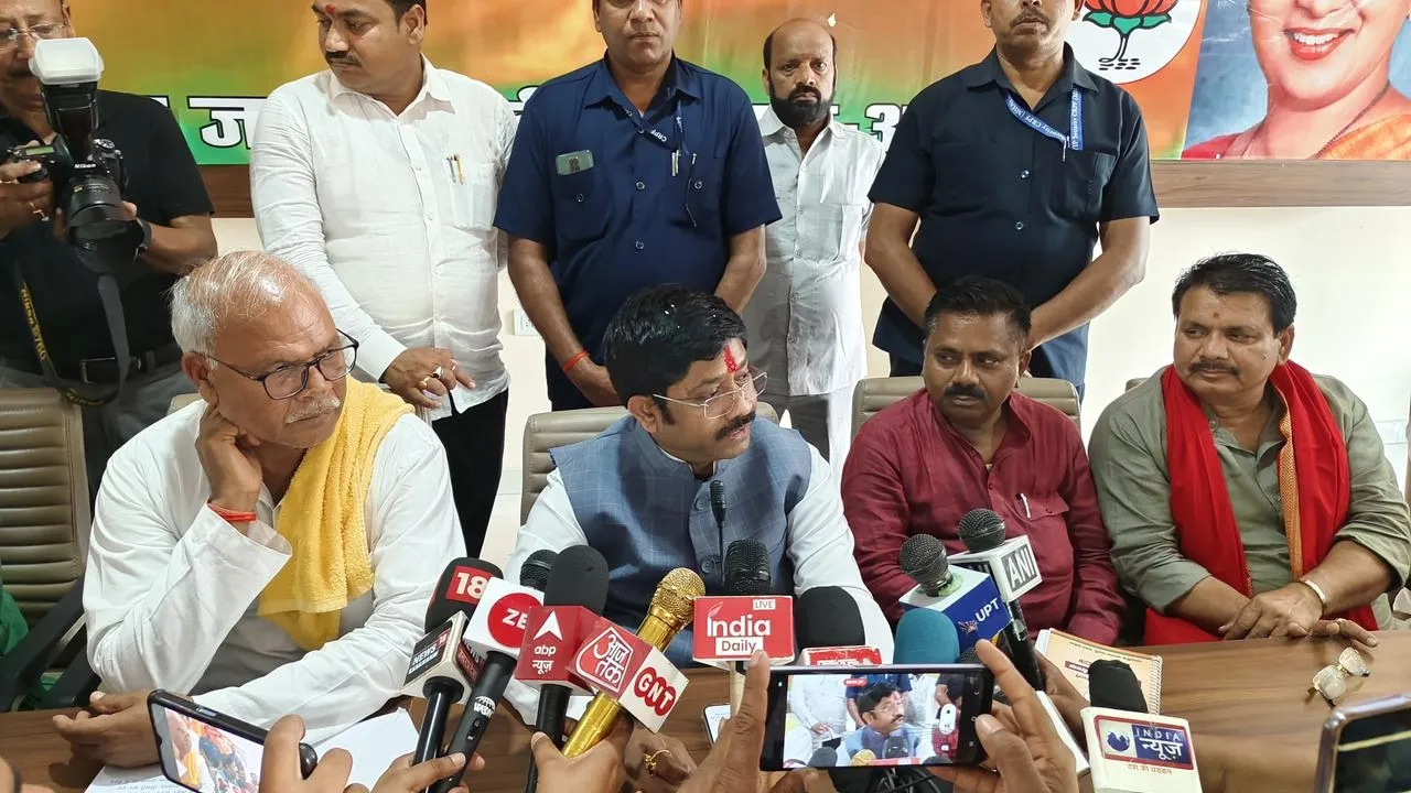 मंत्री नंदी ने किया चुनाव कार्यालय का उद्घाटन, बोले-प्रचंड बहुमत से चुनाव जीत रहीं स्मृति ईरानी