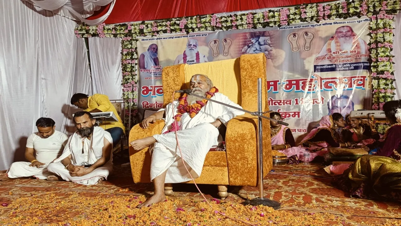 अयोध्या: भक्तों की भीड़ से राम मय हुई भरत की तपोभूमि, सोहर गीतों पर नृत्य बना आकर्षण का केंद्र