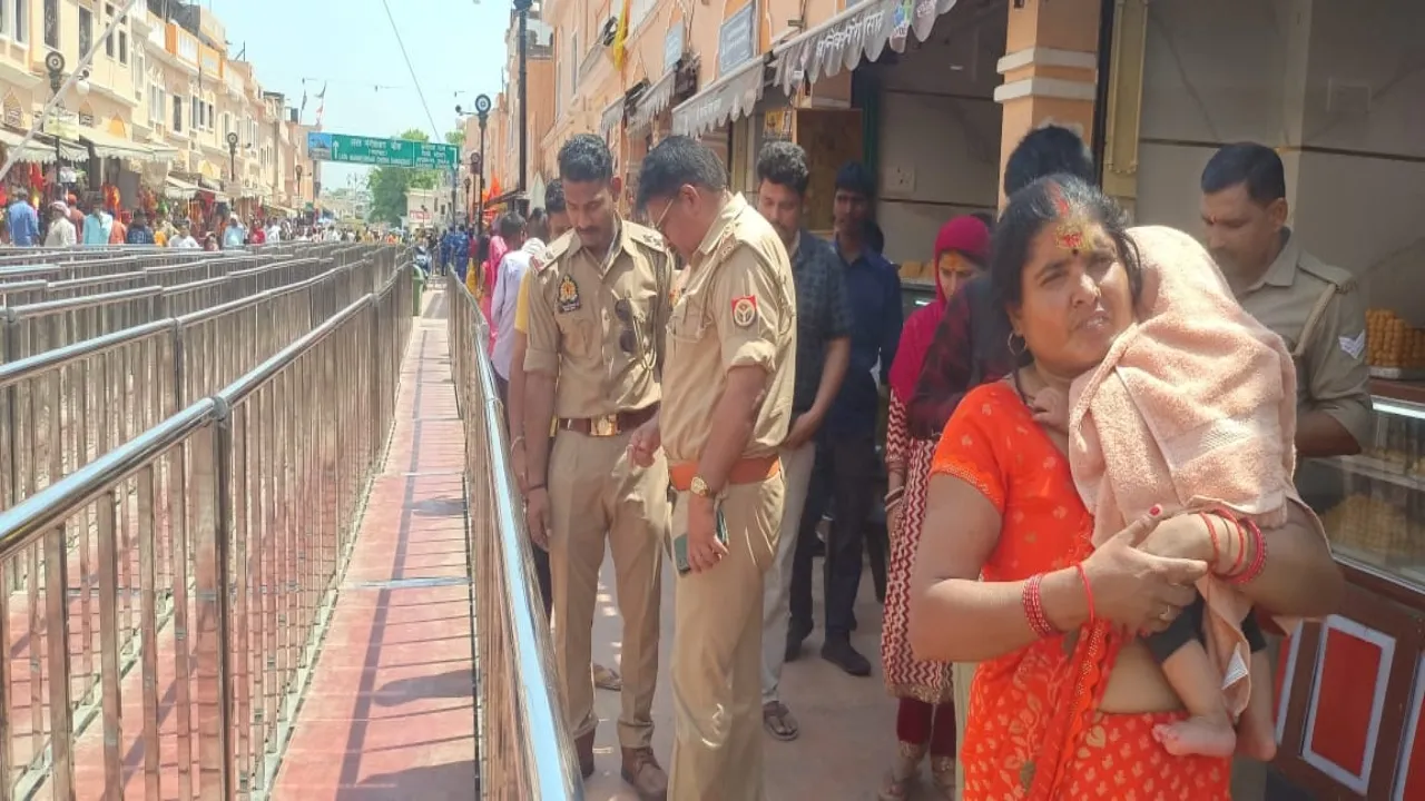 अयोध्या: भक्ति पथ पर लगी रेलिंग में दिया गया गैप, दुकानदारों को राहत 