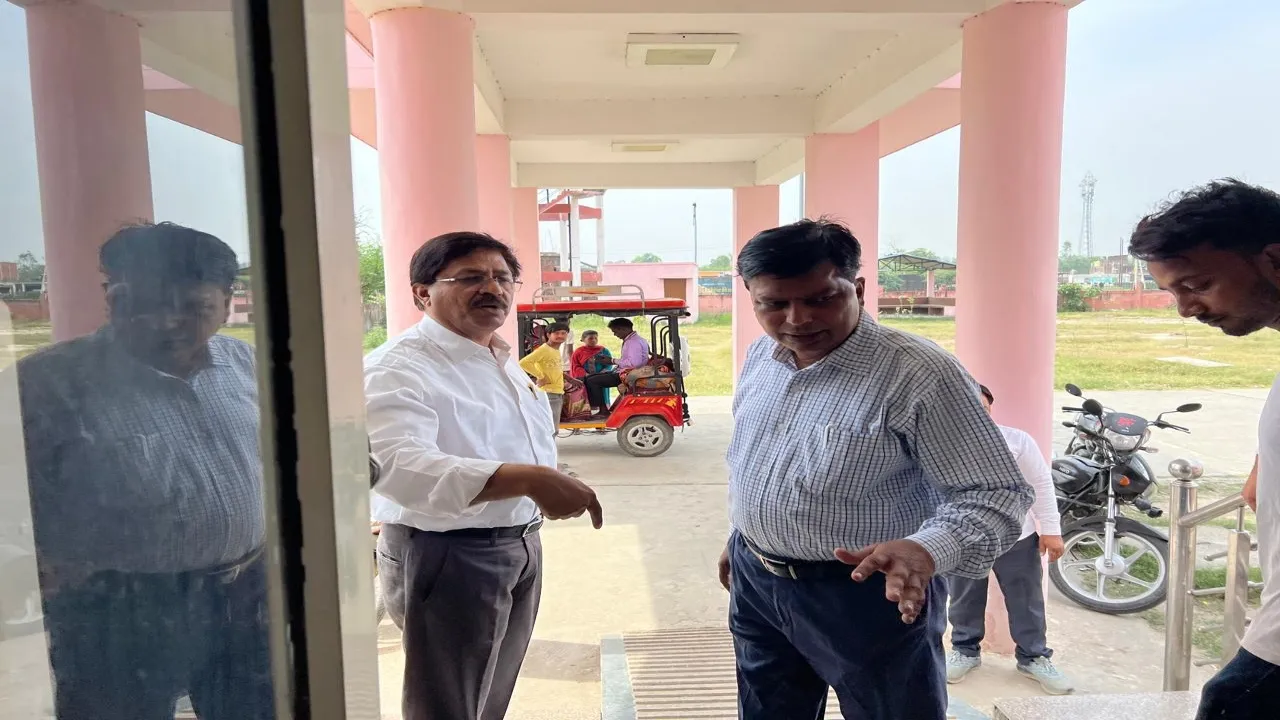 सुलतानपुर में अस्पताल की अव्यवस्था देख स्वास्थ्य निदेशक ने जताई नाराजगी, दी ये सख्त हिदायत 