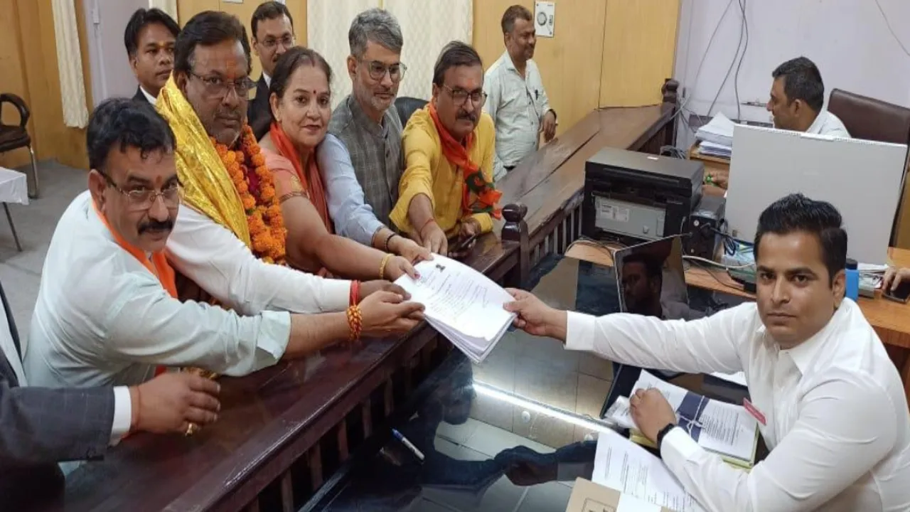 लखनऊ पूर्वी विधानसभा से भाजपा प्रत्याशी ओपी श्रीवास्तव ने दाखिल किया नामांकन पत्र 