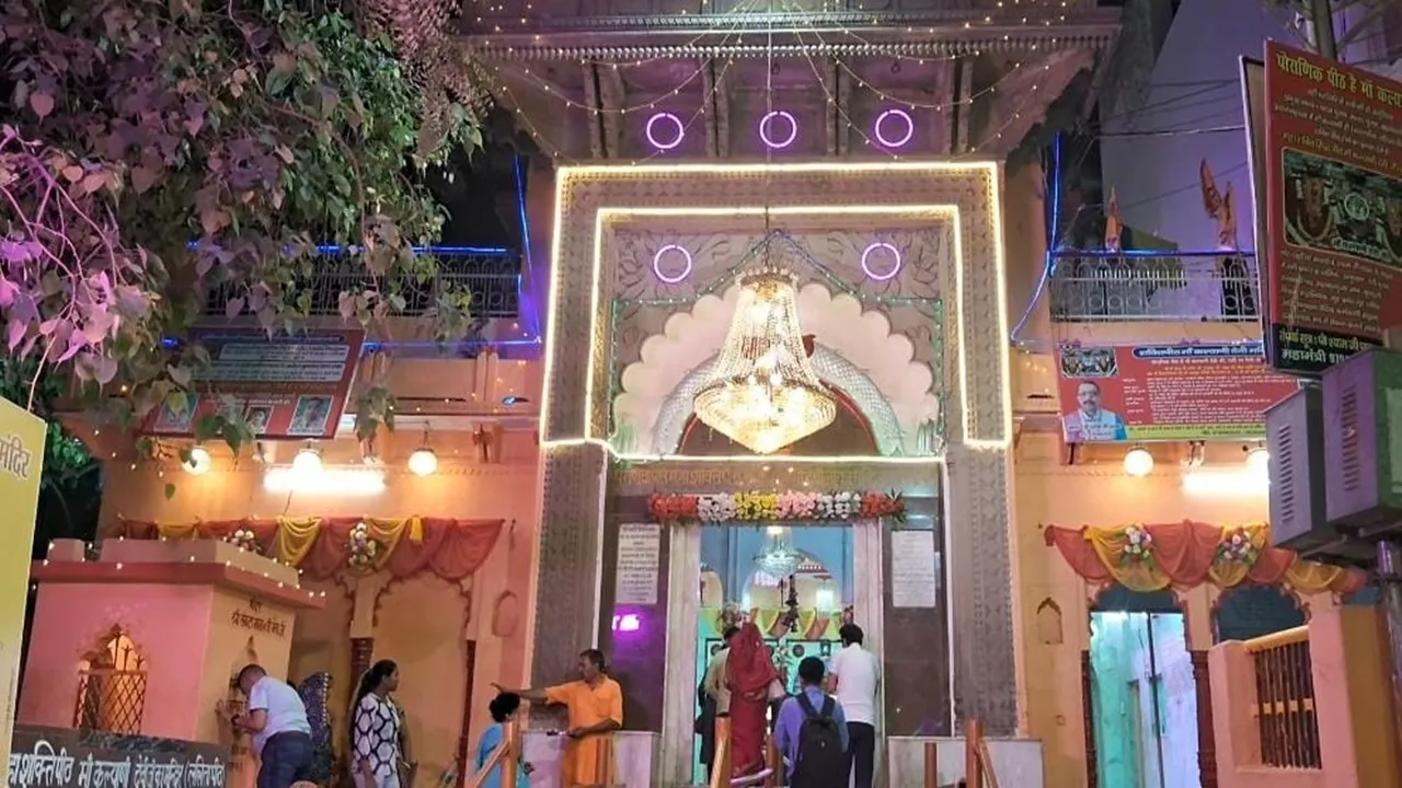 Chaitra Navratri 2024: चैत्र नवरात्रि से पहले शुरू हुयी मंदिरों में तैयारी, सजने लगे मां के दरबार