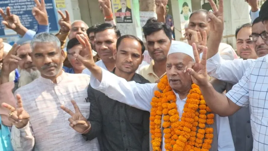 बरेली लोकसभा सीट से बसपा प्रत्याशी छोटेलाल गंगवार ने नामांकन किया दाखिल